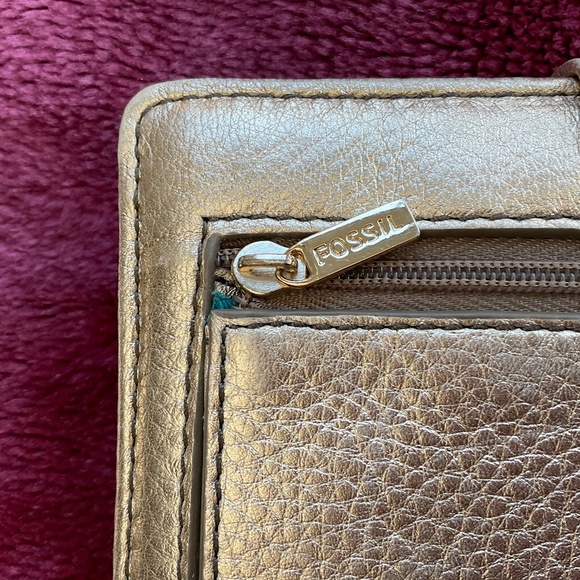 Fossil leather gold wallet - Picture 3 of 11